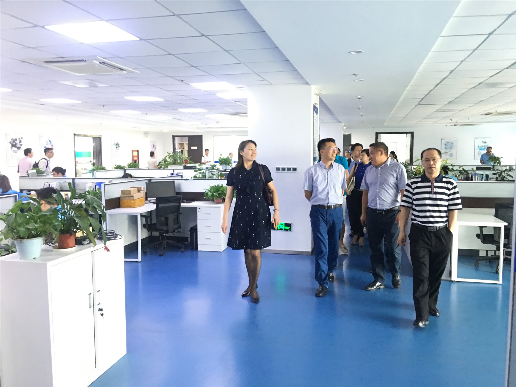 南京市獨角獸、瞪羚企業(yè)俱樂(lè )部走進(jìn)棲霞 走進(jìn)星宇芯聯(lián) 南京市獨角獸、瞪羚企業(yè)俱樂(lè )部走進(jìn)棲霞 走進(jìn)星宇芯聯(lián)